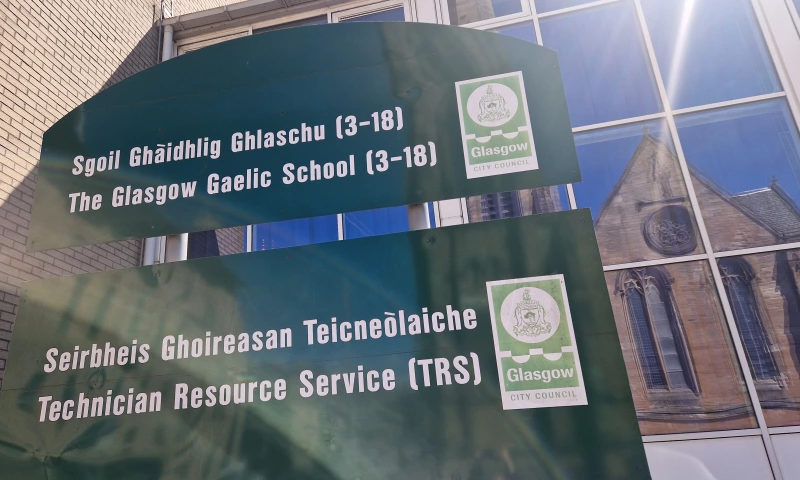 Signage in Gaelic and English in front of one of Glasgow's Gaelic schools.